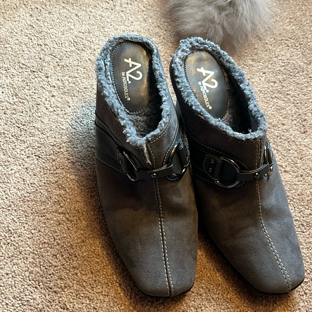 Aerosol, comfortable shoes, size 7 medium gray color
